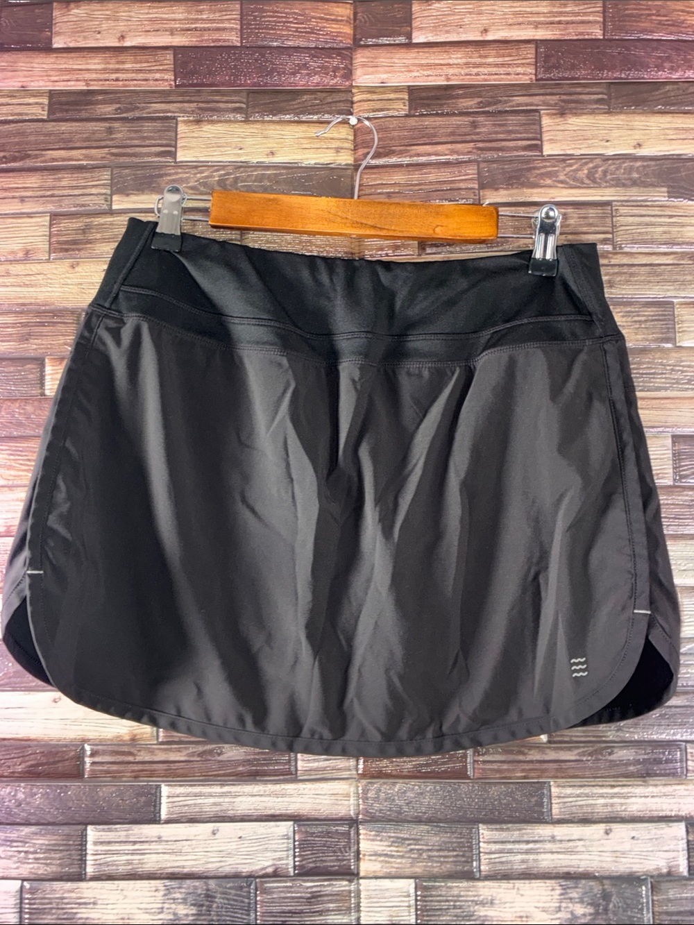 Pre Owned Free Fly Medium Black Athletic Skort with Built-In Shorts